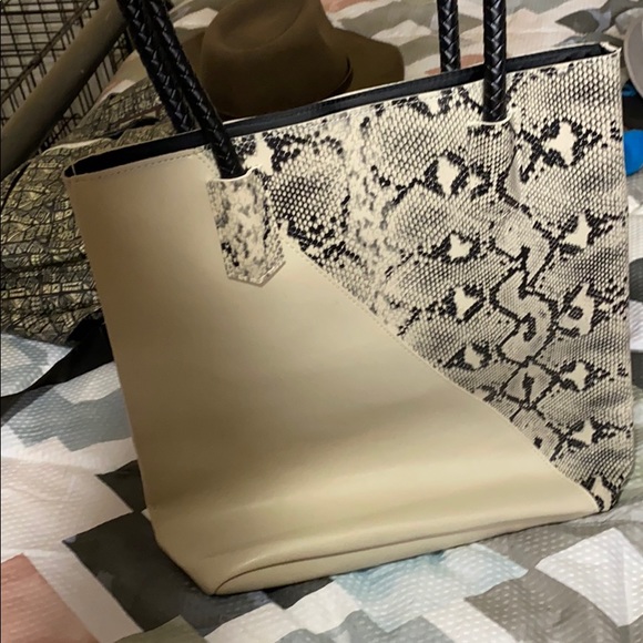 Purse - Picture 2 of 3